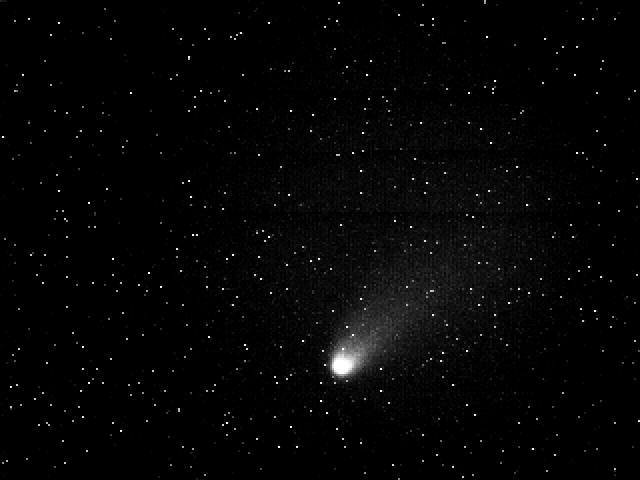 Bigger picture of comet Hale-Bopp